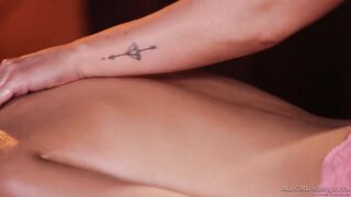 The yoni trainer – All Girl Massage