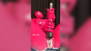 Latex Beauty Lola Noir Masturbates With Magicwand and Her Pussy is Gripped With Steel! – @unchained’s Sex Reel